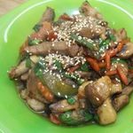 Свинина тушенная по - китайски с овощами и кунжутом