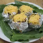 Картофель с колбасно - грибной начинкой под сыром