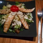 Салат из куриного филе и ананаса с оригинальной заправкой.