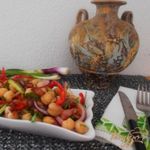 Салат с нутом и беконом