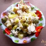 Салат с курицей, оливками и ананасами