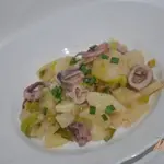 Кальмары с картофелем в сметанном соусе
