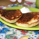 Оладьи с яблоком и корицей
