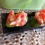 Закуска с огурцом и креветками