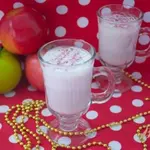 Банановый коктейль с вишневым сиропом