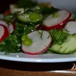 Салат из редиса и зелени