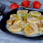 Тыквенные ньокки с луком-пореем и сметаной