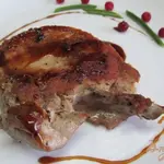 Свиной стейк с ананасовым соусом