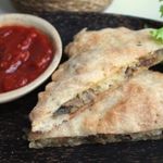 Слоеный пирог с шампиньонами