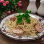 Быстрые спагетти с сосисками в сливочном соусе