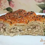Слоёный пирог с куриным мясом шпинатом и творогом.