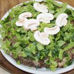 Закусочный печеночный торт с грибами