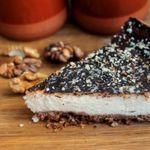 Творожный торт с орехами и глазурью