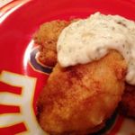 Куриное филе в манной панировке с сырным соусом