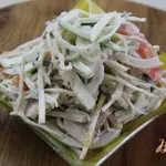 Салат овощной с свежими шампиньонами и сельдереем
