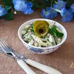 Салат с копченой колбасой