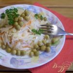 Капустный салат с горошком на кипятке