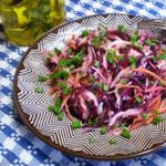 Метелка с оливковым маслом и зеленым луком