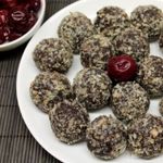 Шоколадные конфеты с вишней и грецким орехом