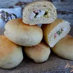 Дрожжевые пирожки с крабовыми палочками и яйцами