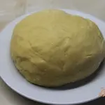 Заготовка из дрожжевого теста на пиццу