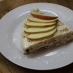 Йогуртовый торт с печеньем и фруктами
