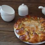 Дрожжевой пирог с брынзой