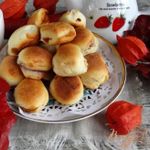 Мини-булочки в виде пельменей