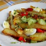 Картофельный салат с перепелиными яйцами и горчично-чесночной заправкой