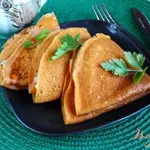 Томатные блинчики с печенью трески и творогом