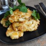 Албанские куриные котлеты с зеленым луком, сыром и паприкой