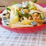 Салат из груши и сыра с голубой плесенью