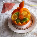 Фруктовый салат в апельсиновой корзине