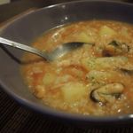 Томатный суп с морепродуктами и рисом
