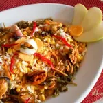 Салат с маринованными морепродуктами и морской капустой
