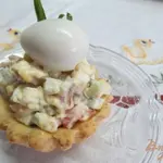 Тарталетки из песочного теста с салатом