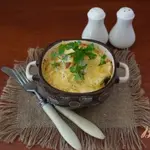 Минтай под сметаной и сыром в духовке