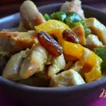 Мясо куриных грудок со сладким перцем с изюмом