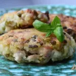 Рисовые котлеты с копченой курицей и горошком