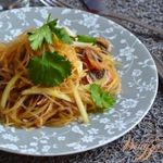Салат с шампиньонами и рисовой лапшой