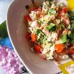 Салат с копченой курицей и черемшой