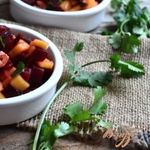 Салат со свеклой, манго и креветками