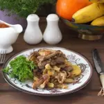 Жаркое с жареной картошкой