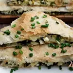 Слоеный пирог с яйцом и зеленью