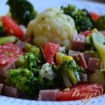 Теплый салат с брокколи и цветной капустой