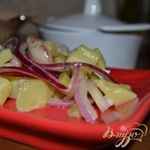 Витаминный салат из белой фасоли и красного лука