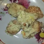 Хек с луком в сметанном соусе