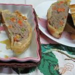 Пирог с мясной начинкой в слоеном тесте