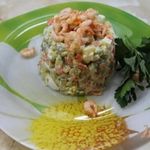 Оливье с коктейльными креветками