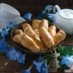 Пресные пирожки с сосисками